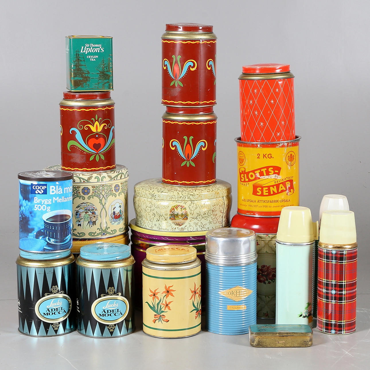 PARTI PLÅTBURKAR, med mera, 1900-tal.