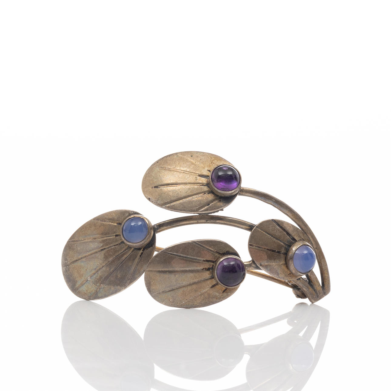 BROOCH, Silver, Amethysts, Moonstones.
