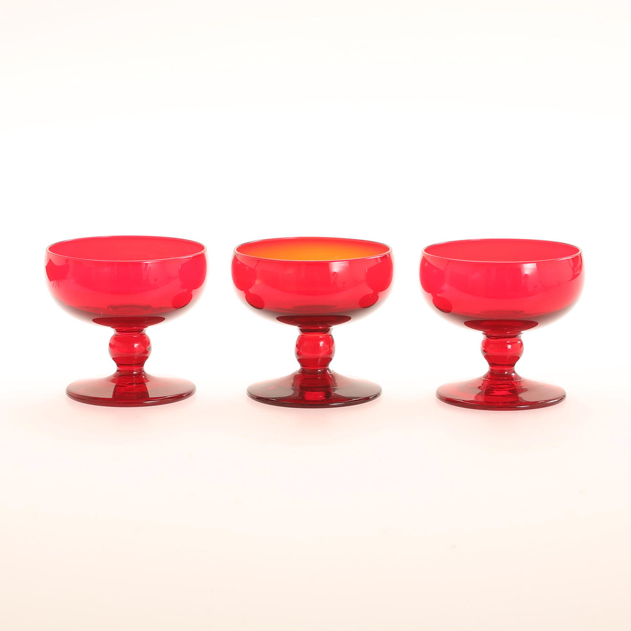 GLAS, 24 stycken, röd glasmassa, Reijmyre. Glas - Bruksglas - Auctionet