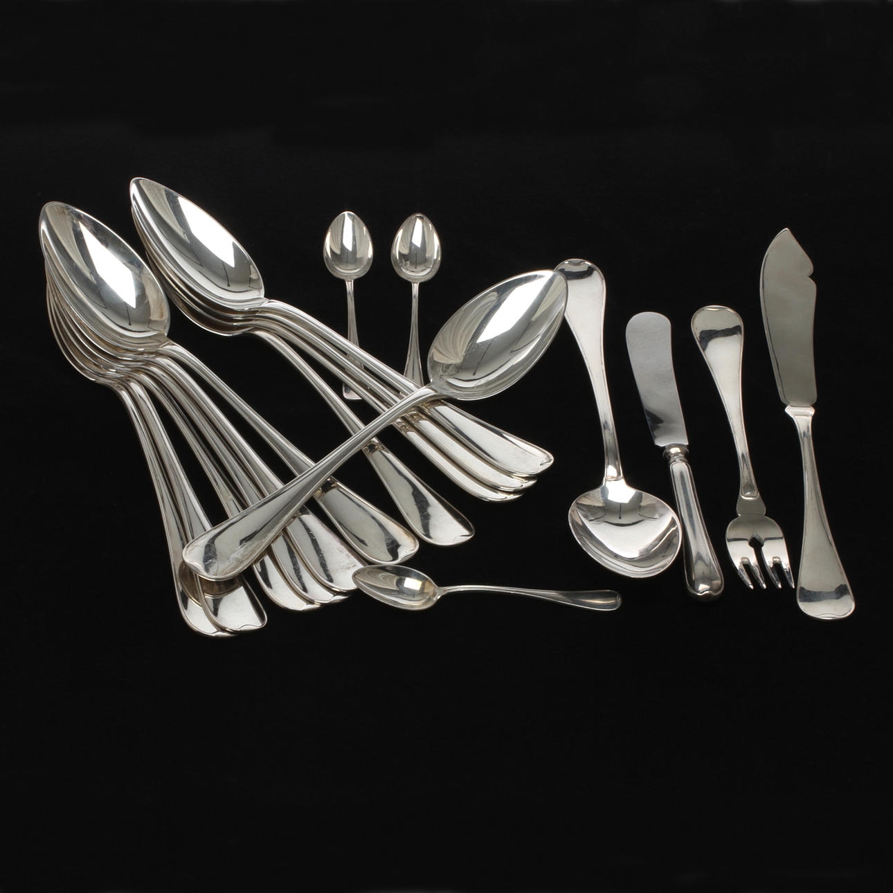 CUBIERTOS, plata, modelo sueco redondo, varias marcas, 1900.