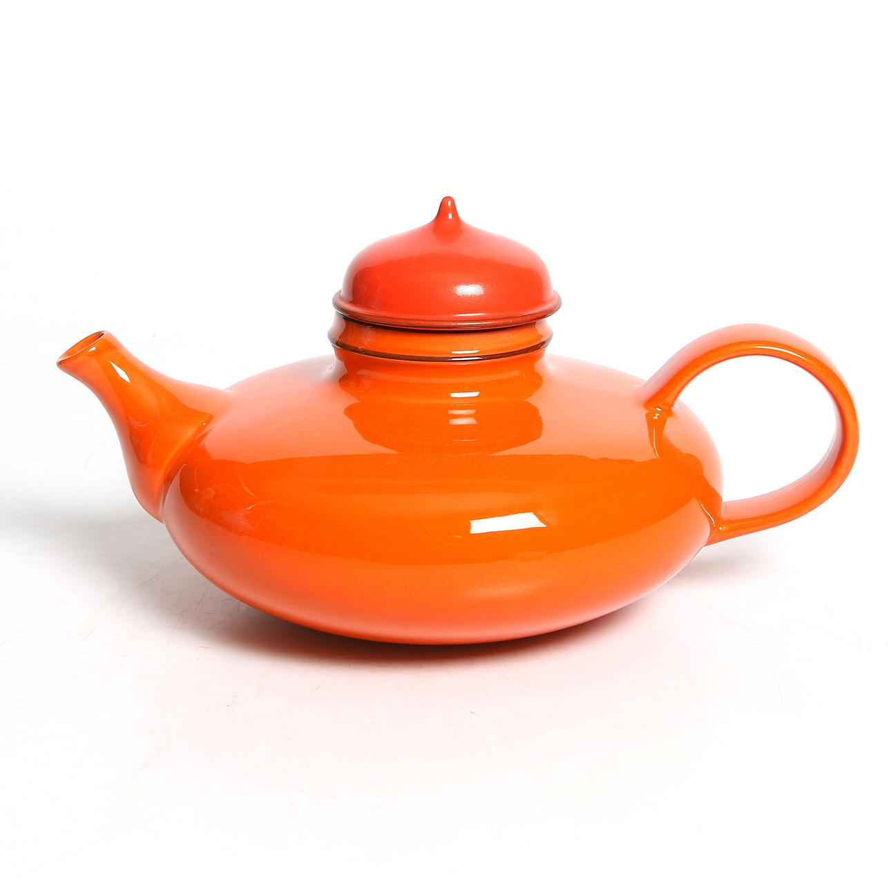 INGER PERSSON. Tekanna, fältspatsporslin, "POP-kanna", Rörstrand. 1960-tal.