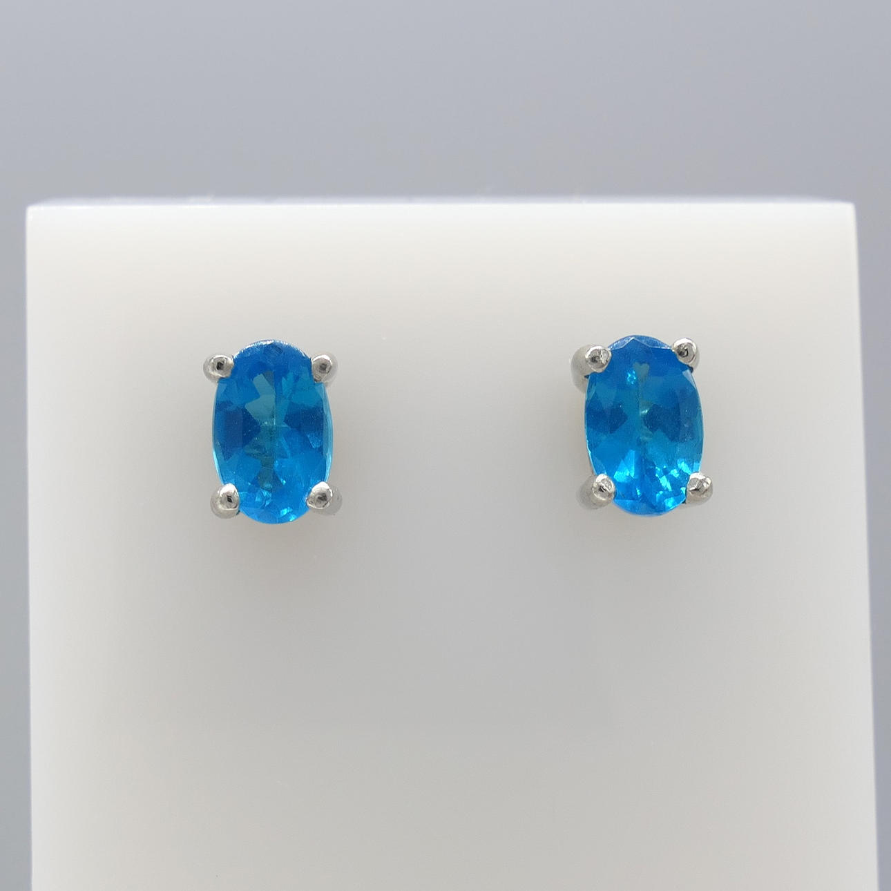 APATITE & SILVER stud earrings.