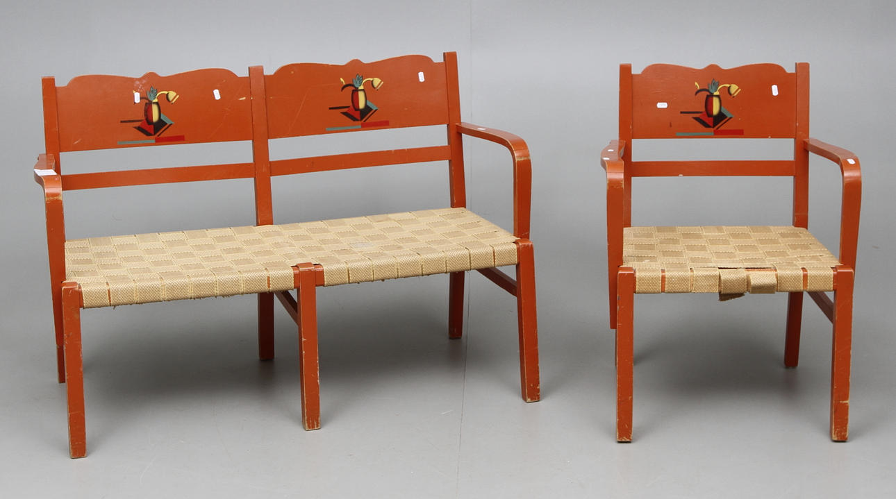 BARNKAMMARMÖBEL, 2 delar, 1930-tal.