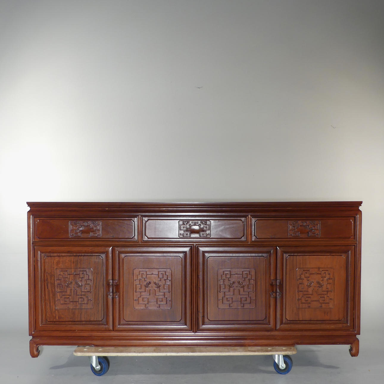 SIDEBOARD/SIDEBOARD, oriental style.