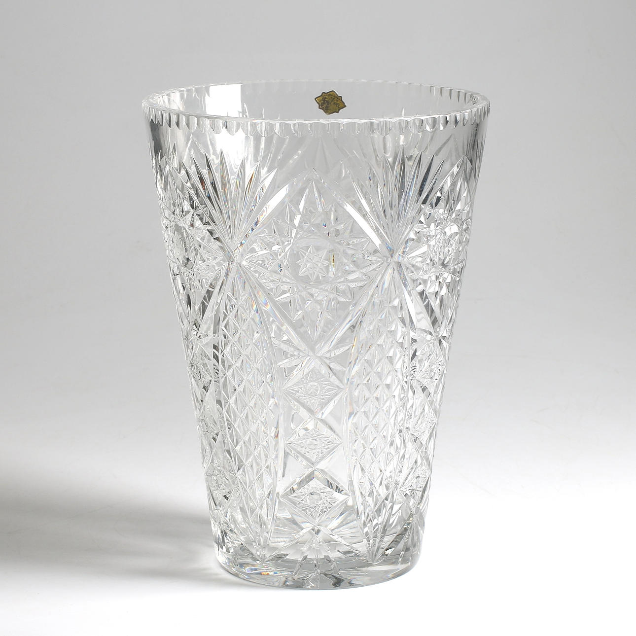 PRAKTVAS / GOLVVAS, slipad kristall, "Julia", Böhmen, 1900-talets första hälft.