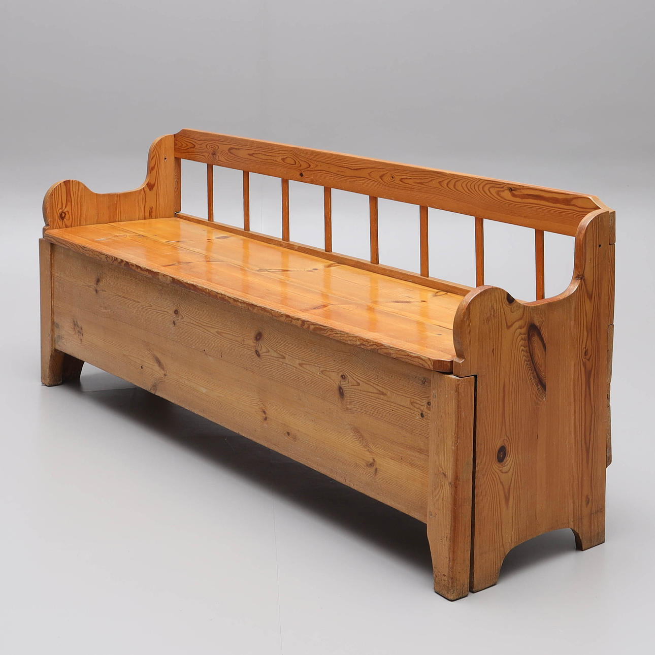 A kitchen sofa, extendable, pine, 1800/20th century.