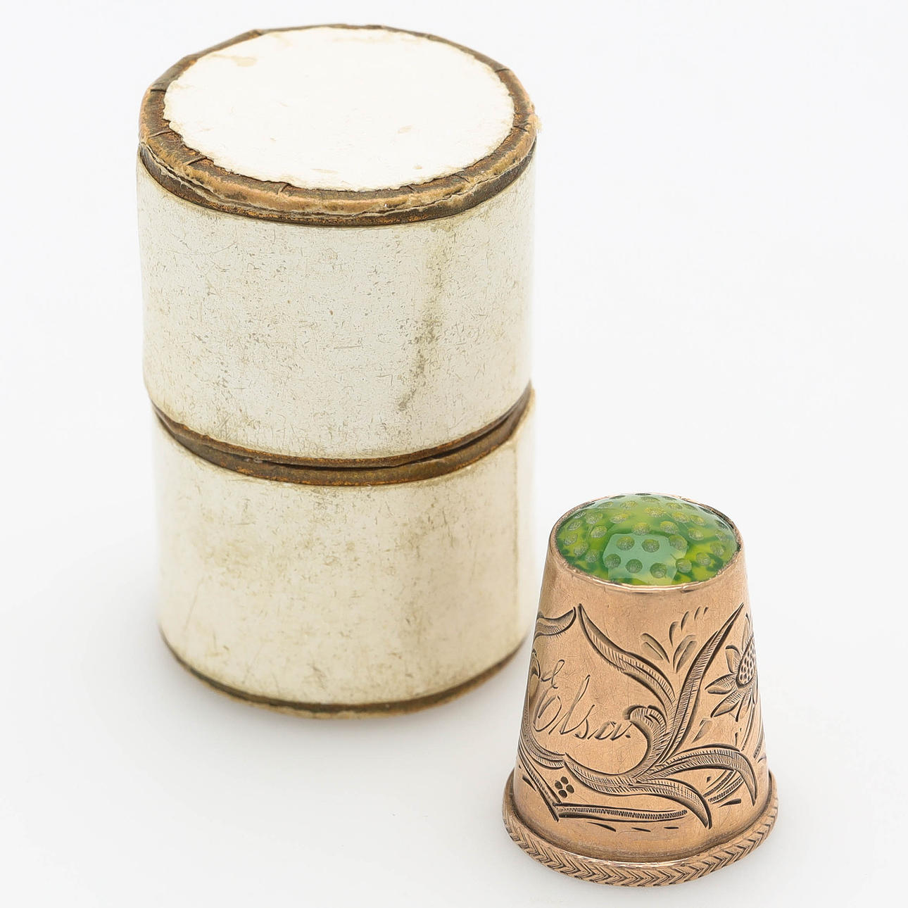 Un DEDAL, caja de oro de 14 quilates.