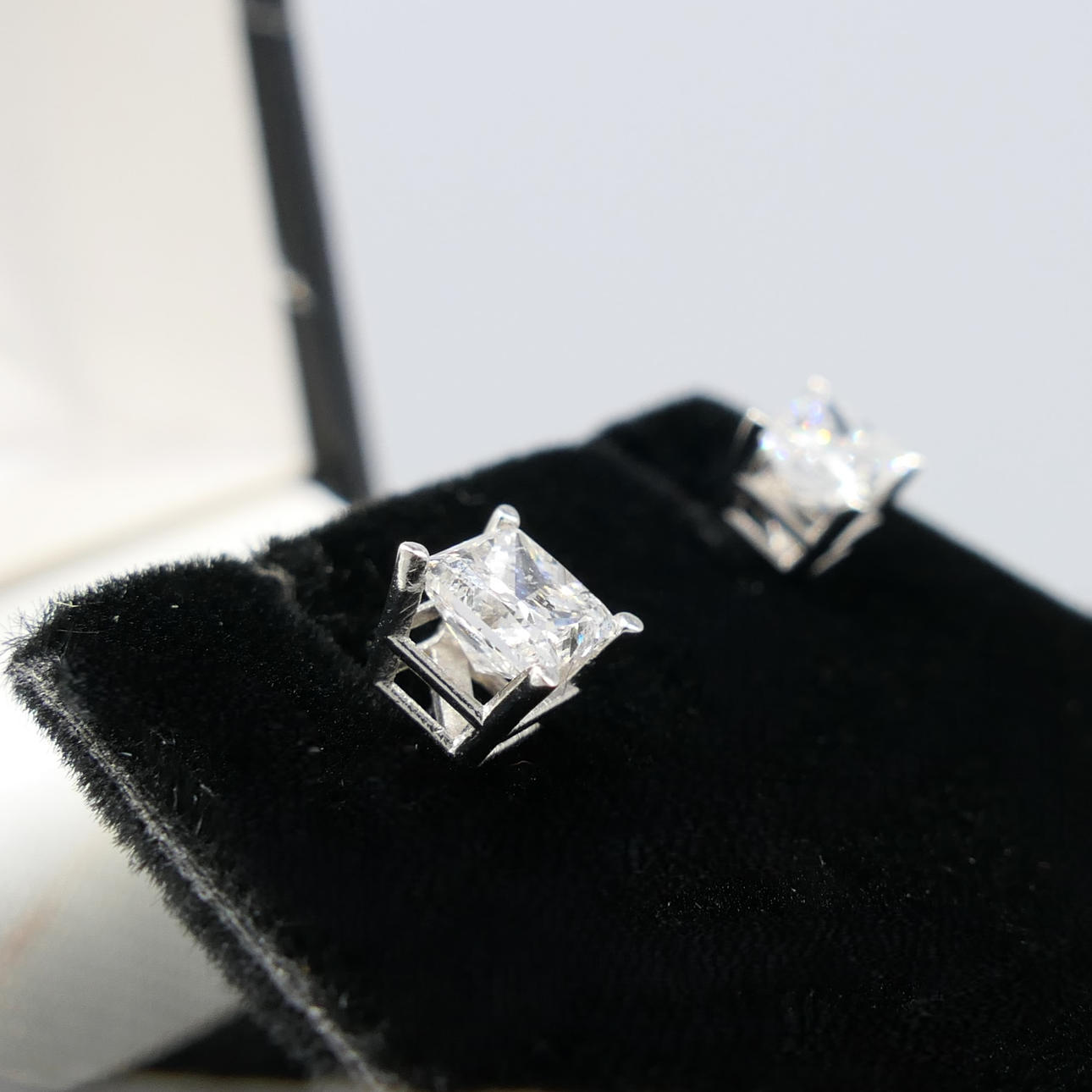 0.90CT DIAMOND screw-back studs.