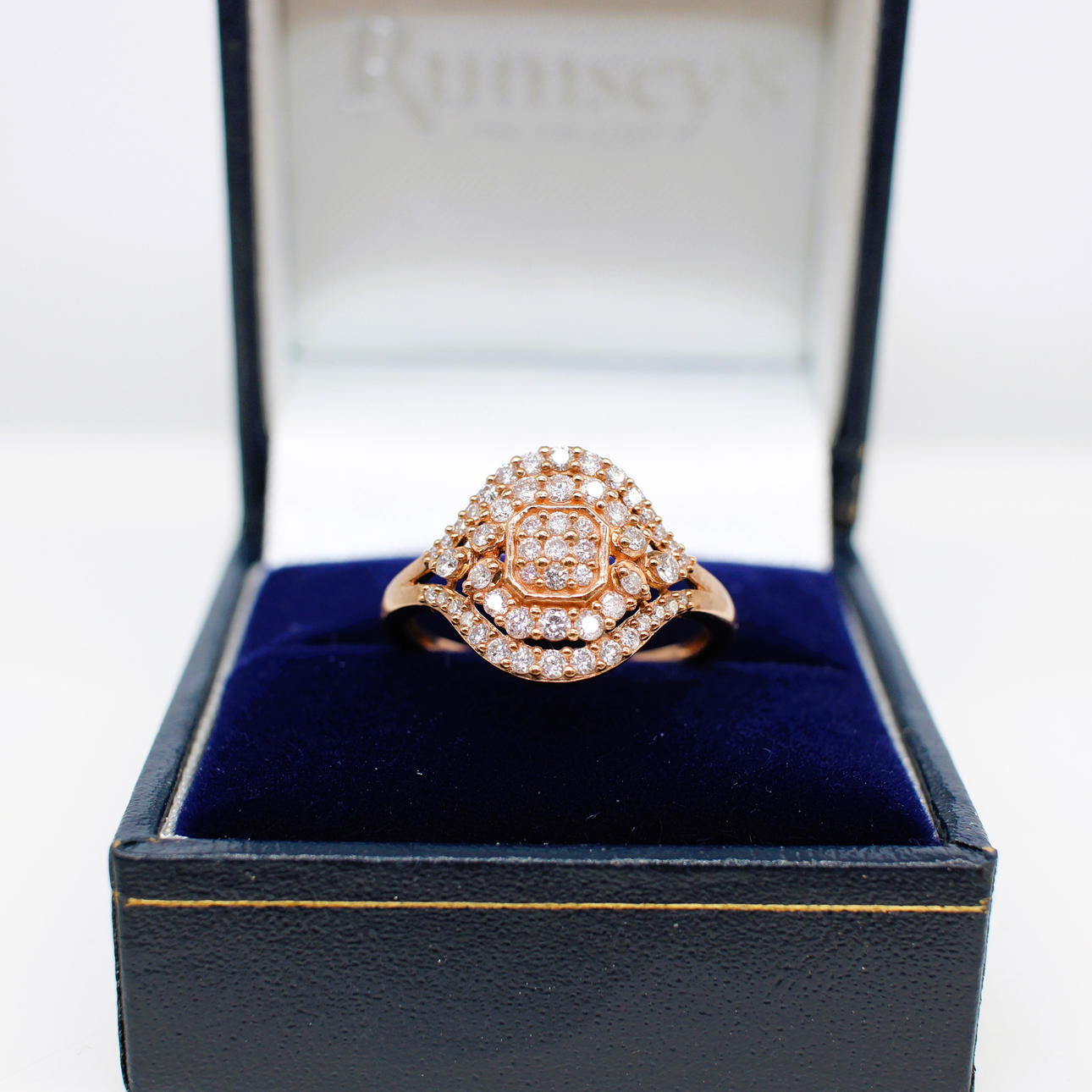 DIAMOND CLUSTER RING 0.60CT.