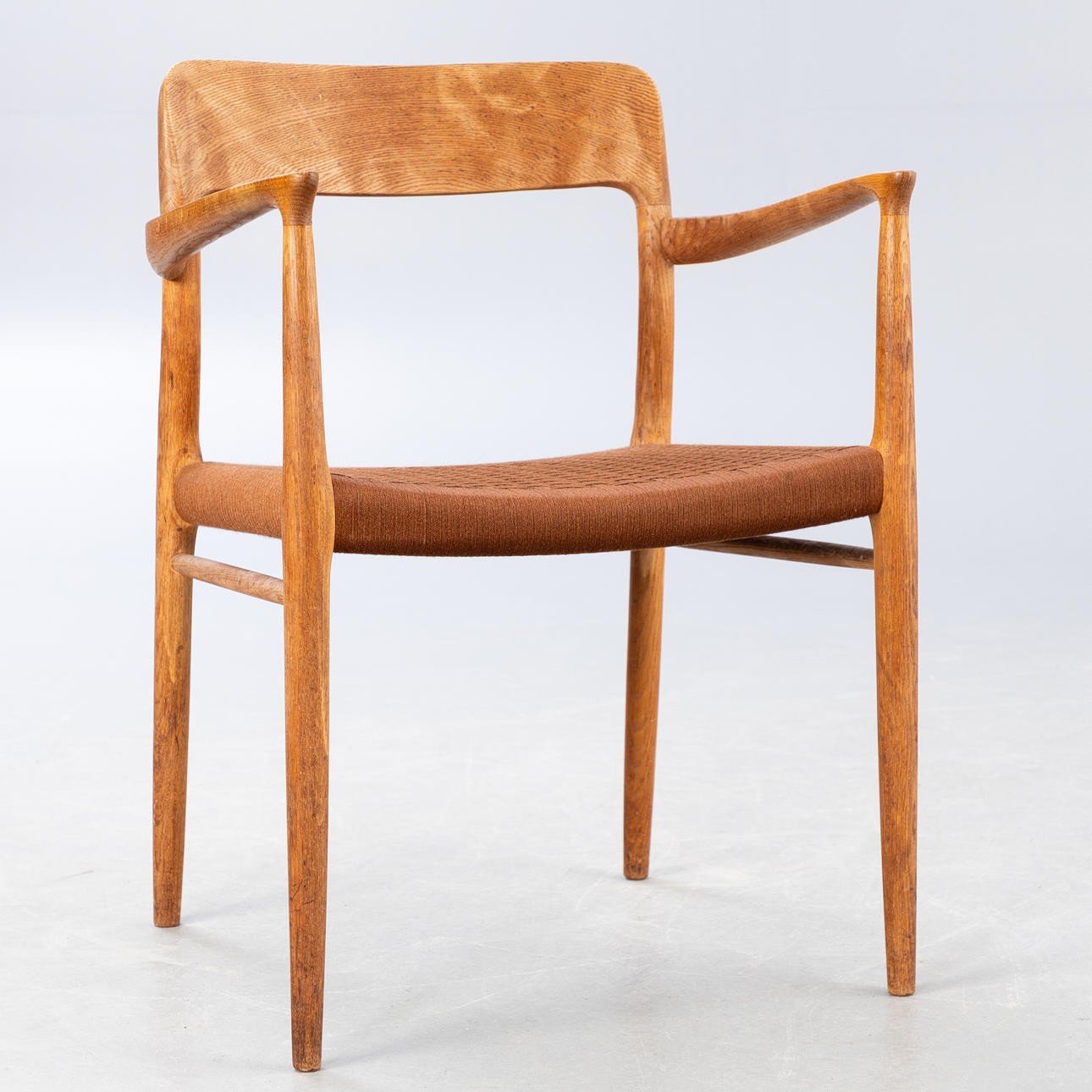 NIELS OTTO MØLLER, sillón modelo 56.