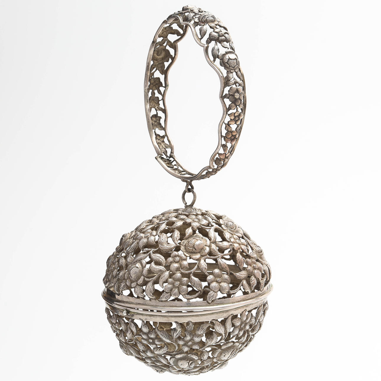 YARN HOLDER/NYSTKULA, silver, weight 107 g, dated 1862.
