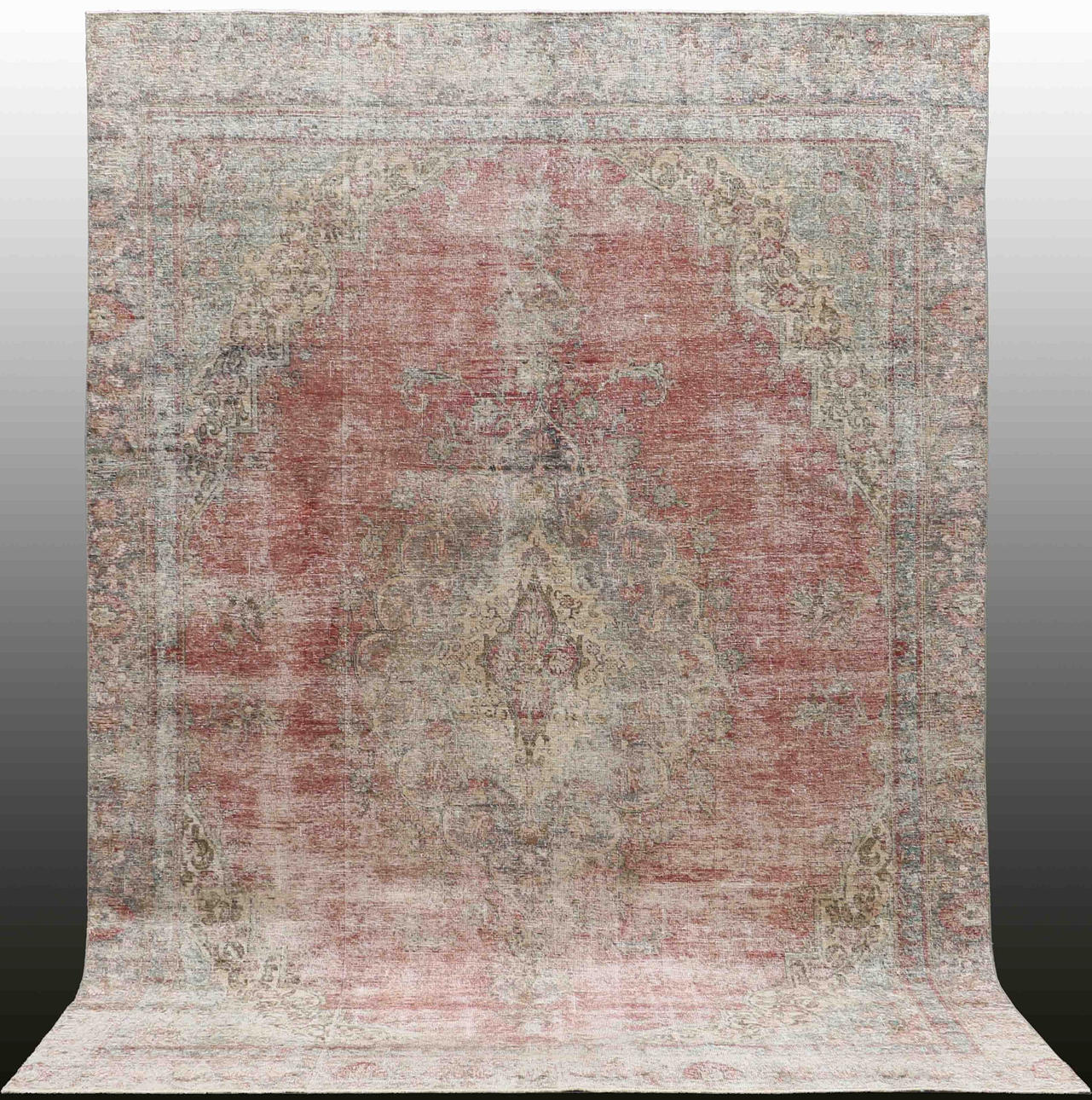 MATTA, carpet patchwork, (fine) 372 x 260 cm.