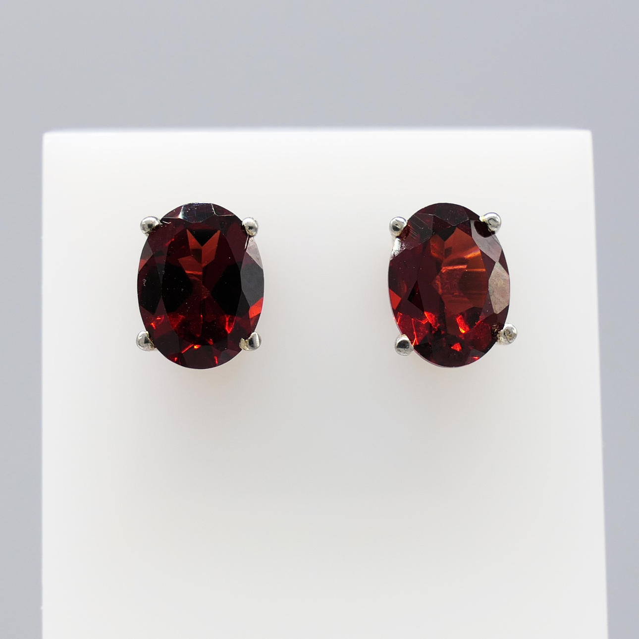 GARNET gemstone ear studs.