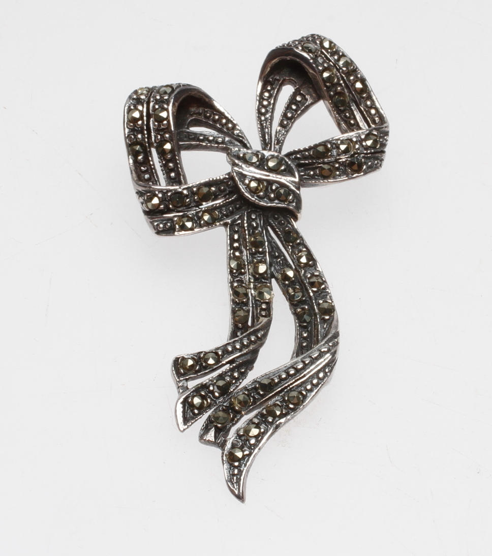 BROSCH, silver med markasiter, 1900-tal.