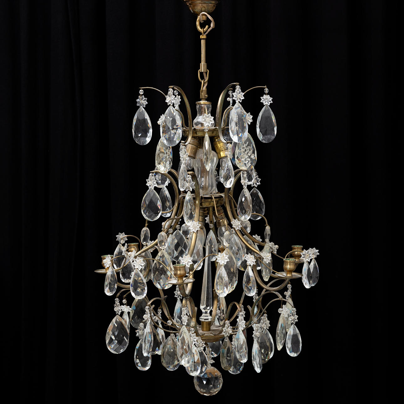 A 20th century Rococo chandelier. Height approx. 71 cm. Lighting ...