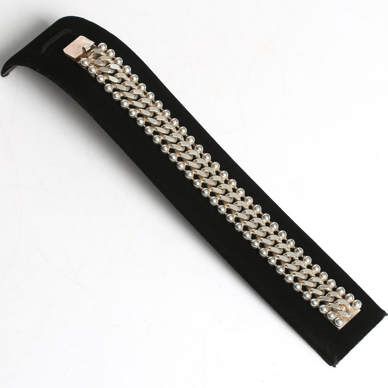 ARMBAND, silver, handsmidd, silversmed Johansson, Umeå. Vikt 55 gram.