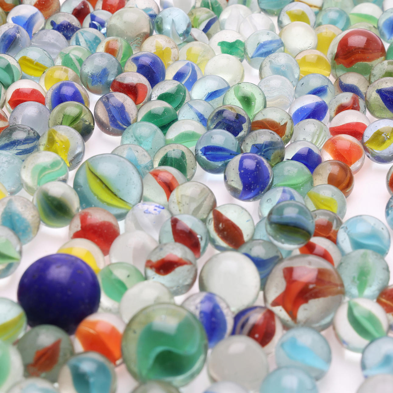 COLLECTION OF GLASS MARBLES. Toys - Toys - Auctionet