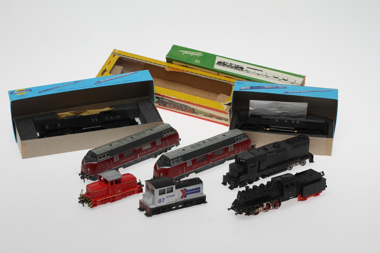 MODELLTÅG, FLEISCHMANN 4 lok och ATHEARN 3 lok. Delvis originalkartonger.