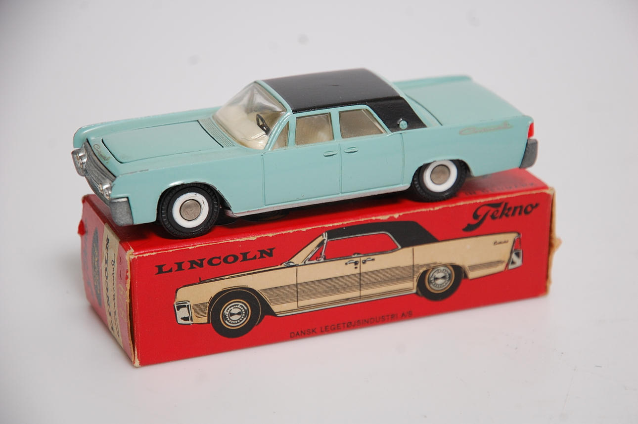 MODELLBIL, Tekno " Ford Lincoln Continental " i originalkartong.