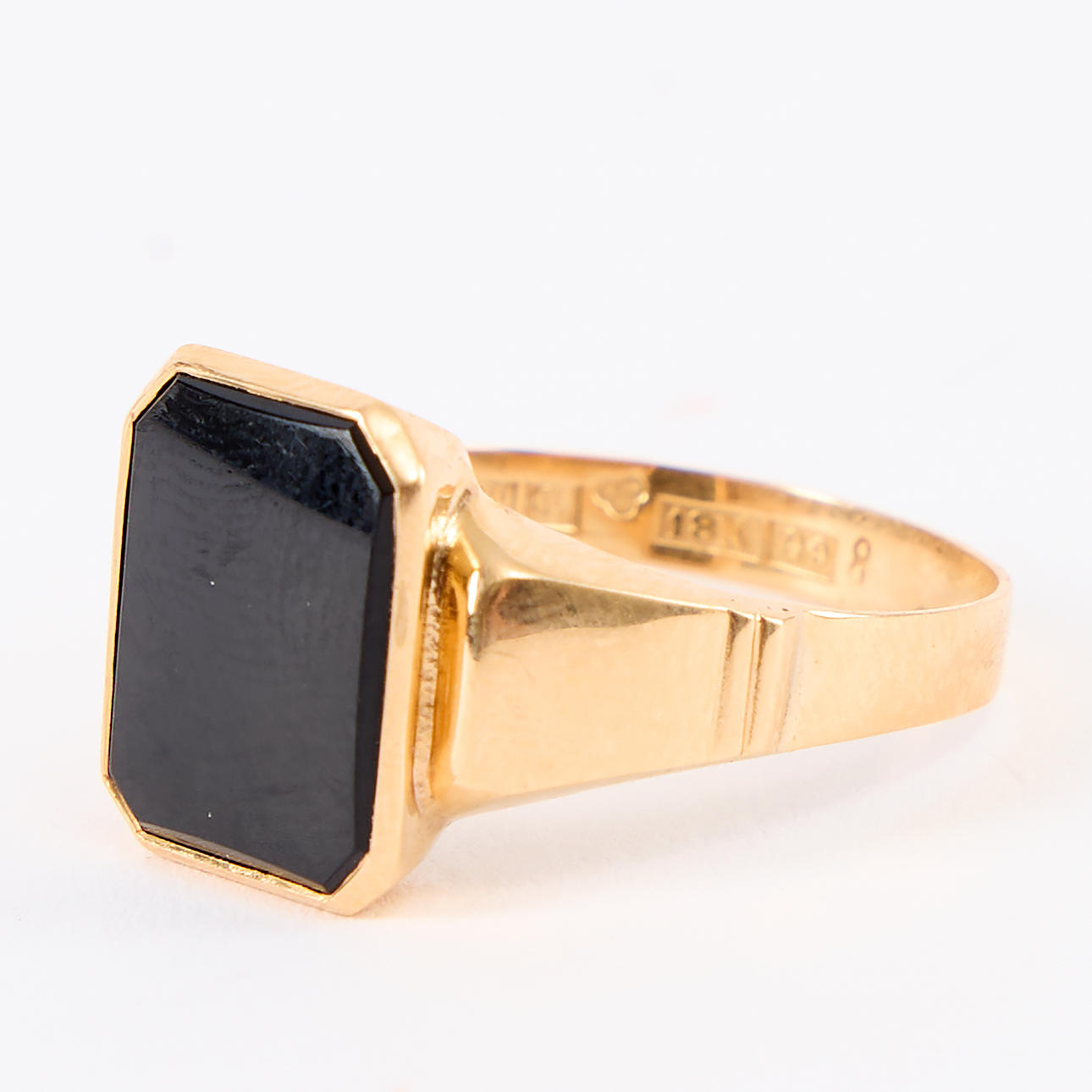 RING, guld 18K med onyx.
