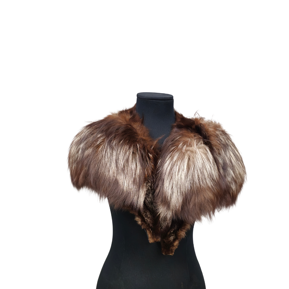 LARGE SILVER FOX COLLAR.