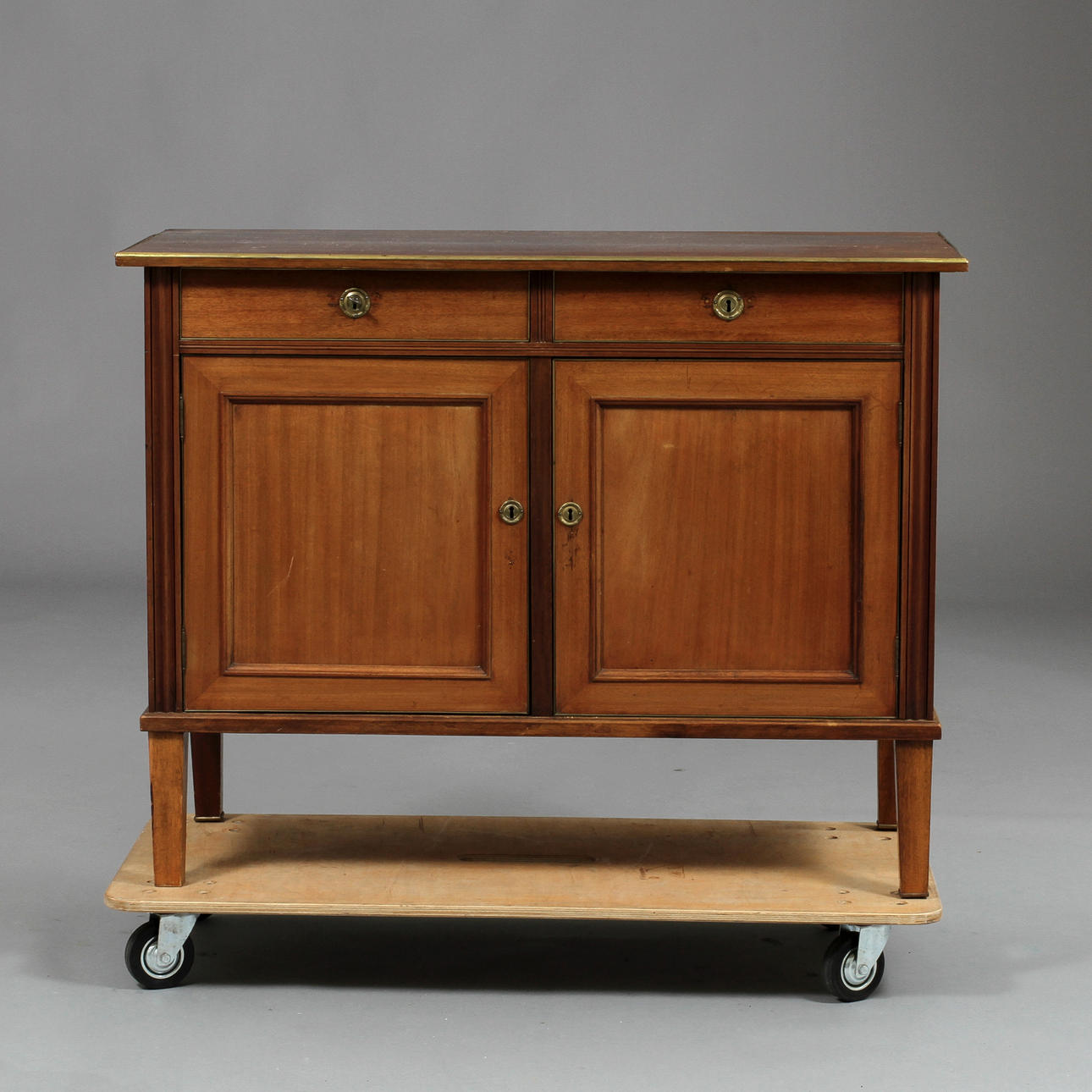 SKÄNK, sengustaviansk stil, 1900-tal.