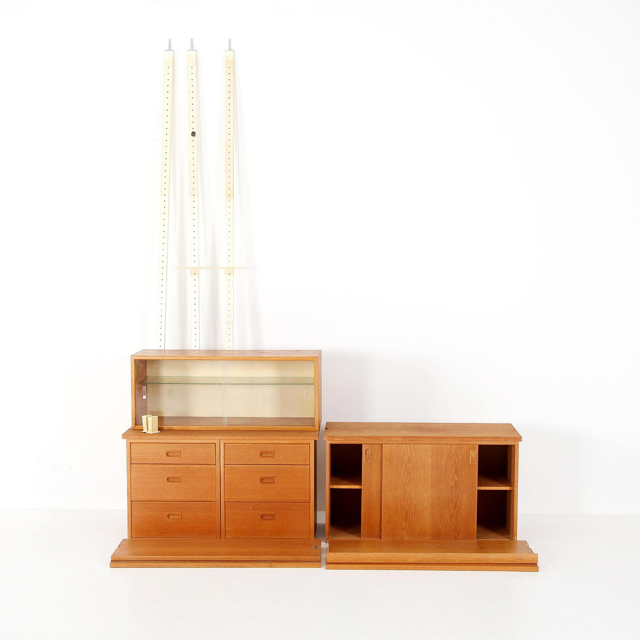 OLLE PIRA. Shelving system, 3 modules, oak.
