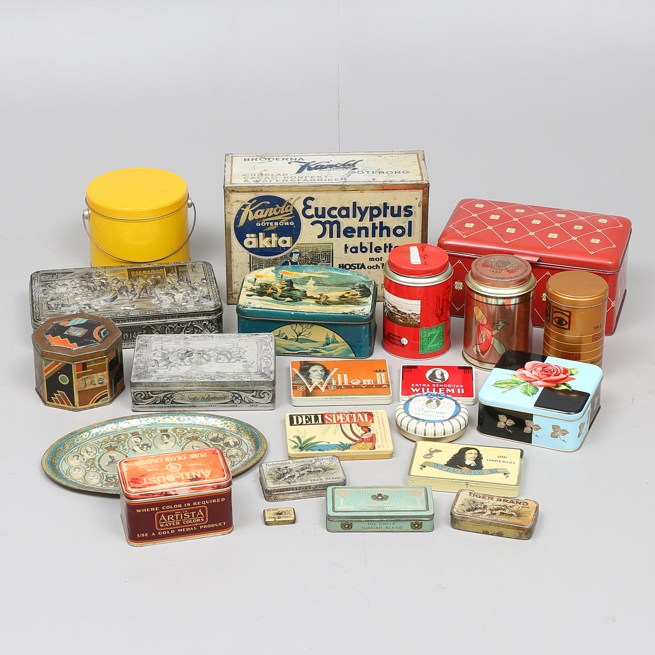 BURKAR, 21 st samt BRICKA, plåt, 1900-tal.