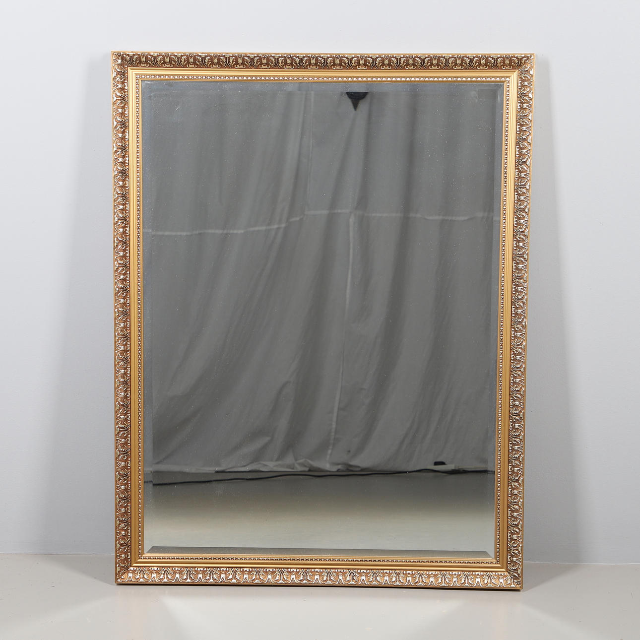 A MODERN RECTANGULAR GILT FRAME OVERMANTEL MIRROR. Mirrors - Auctionet