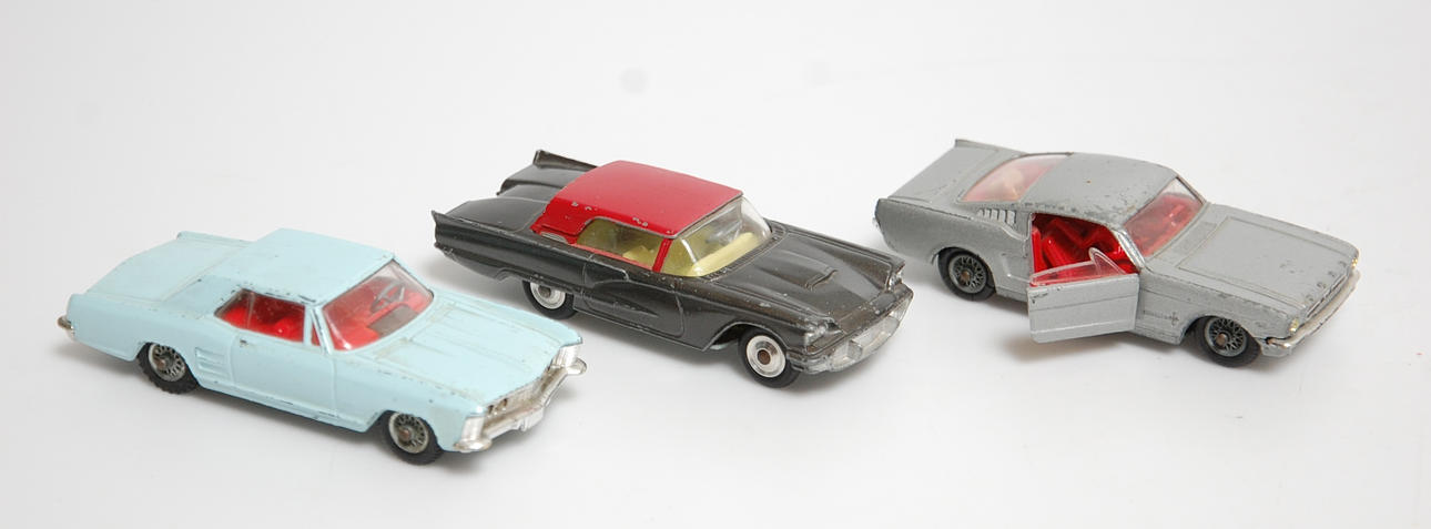 MODELLBILAR, 3 st Corgi " Ford Mustang Fastback 2+2, Ford Thunderbird, Buick Riviera ".