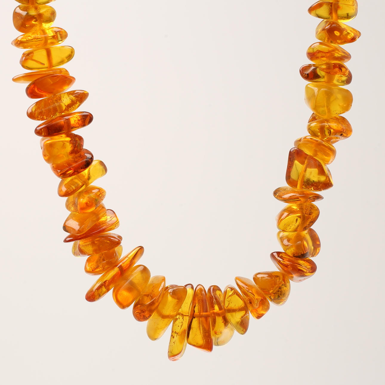 HALSBAND, bärnsten.