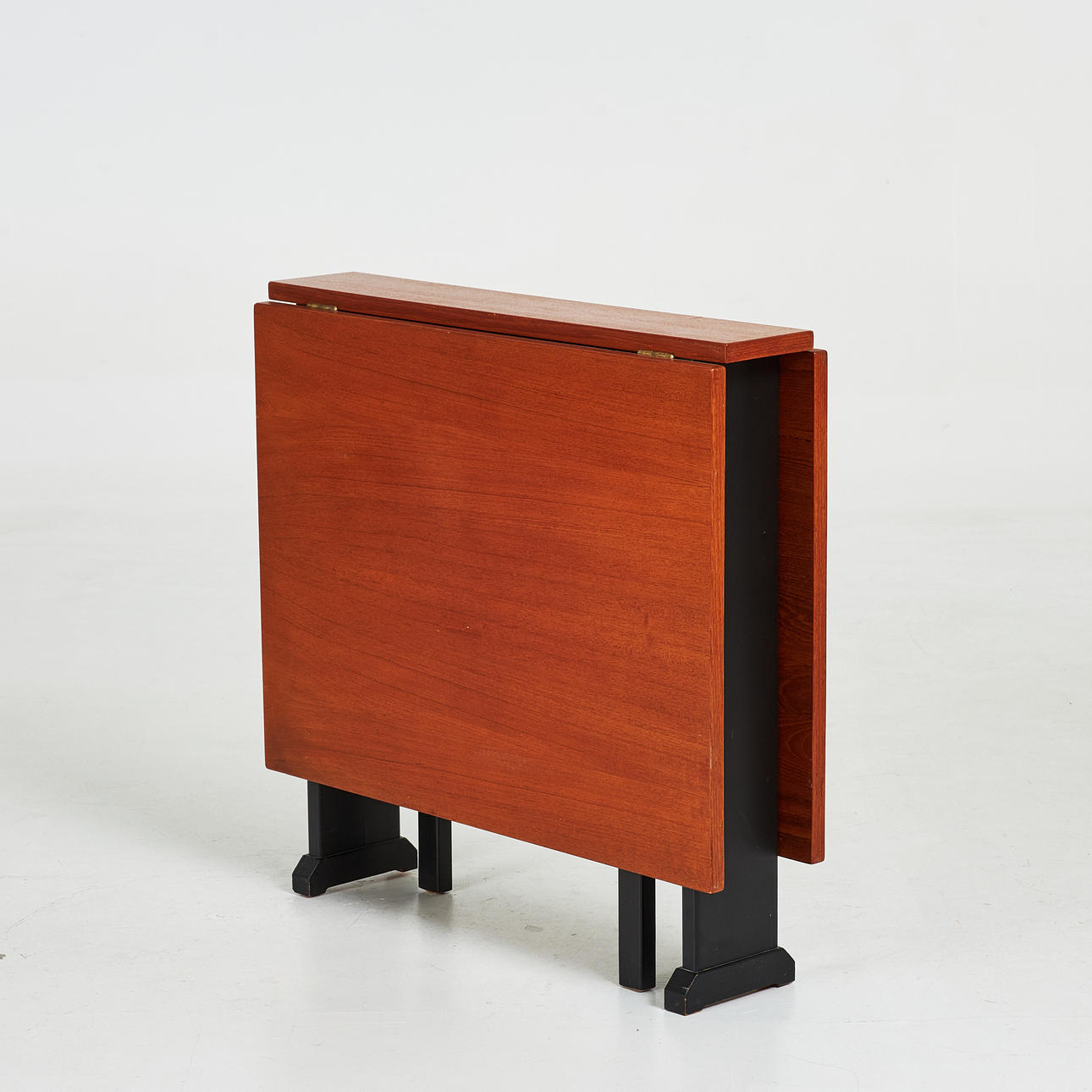 CARL MALMSTEN. “The Weapon Smith”, teak percussion table, painted chassis, second half of the 20th century.