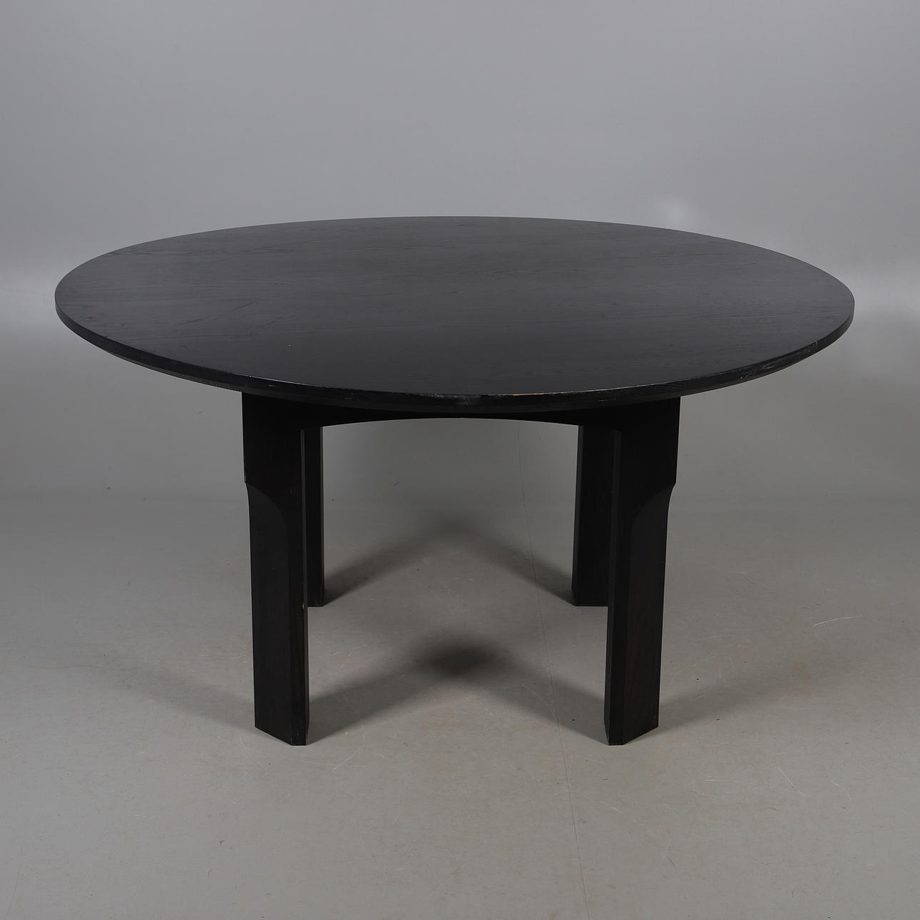 LARGE CONTEMPORARY DINING TABLE.