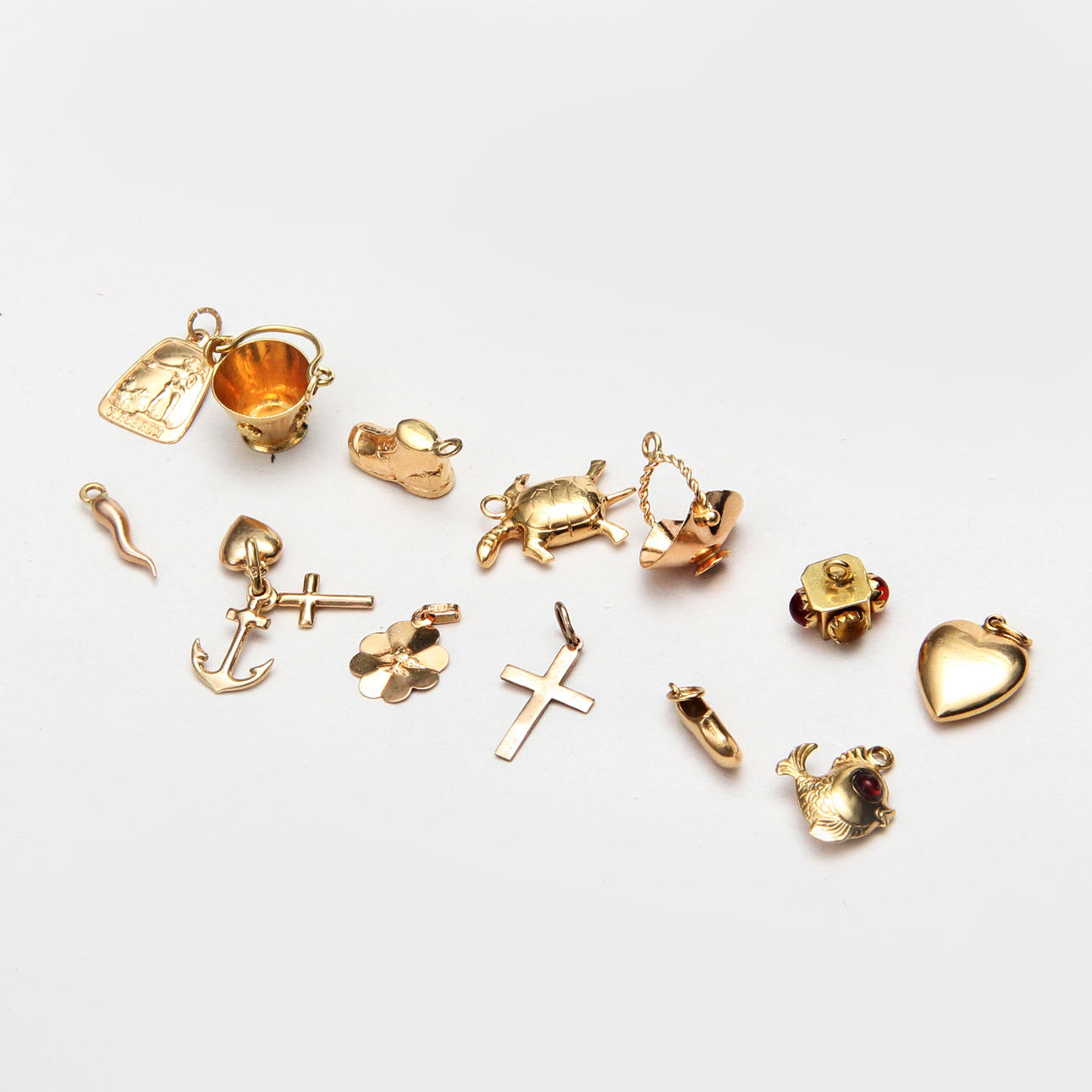CHARMS, 13 pieces, 18 k, gold.