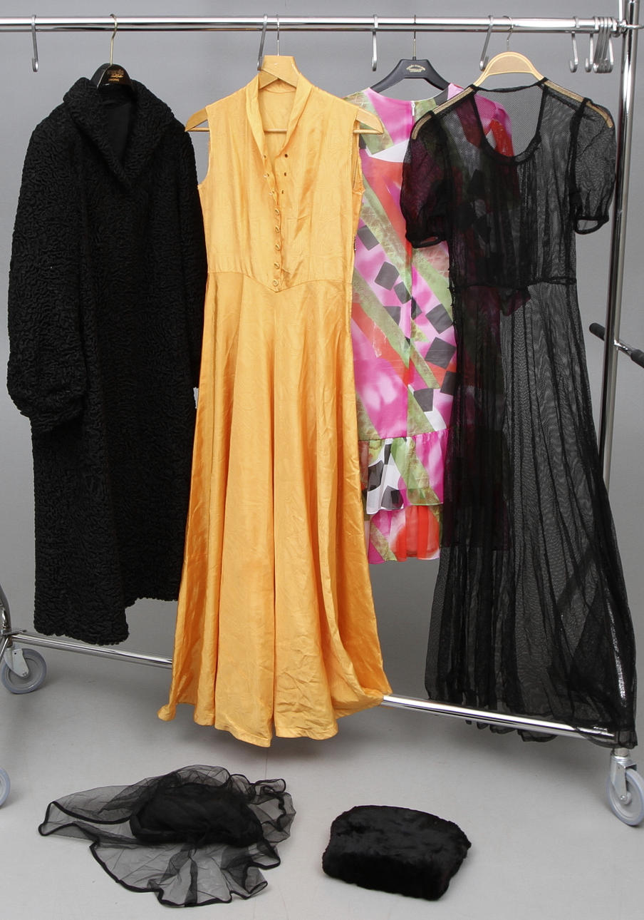 KLÄDER, HATTAR mm, 6 delar.