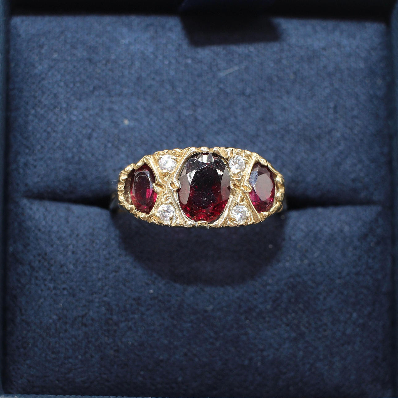 VINTAGE STYLE GARNET TRILOGY RING.