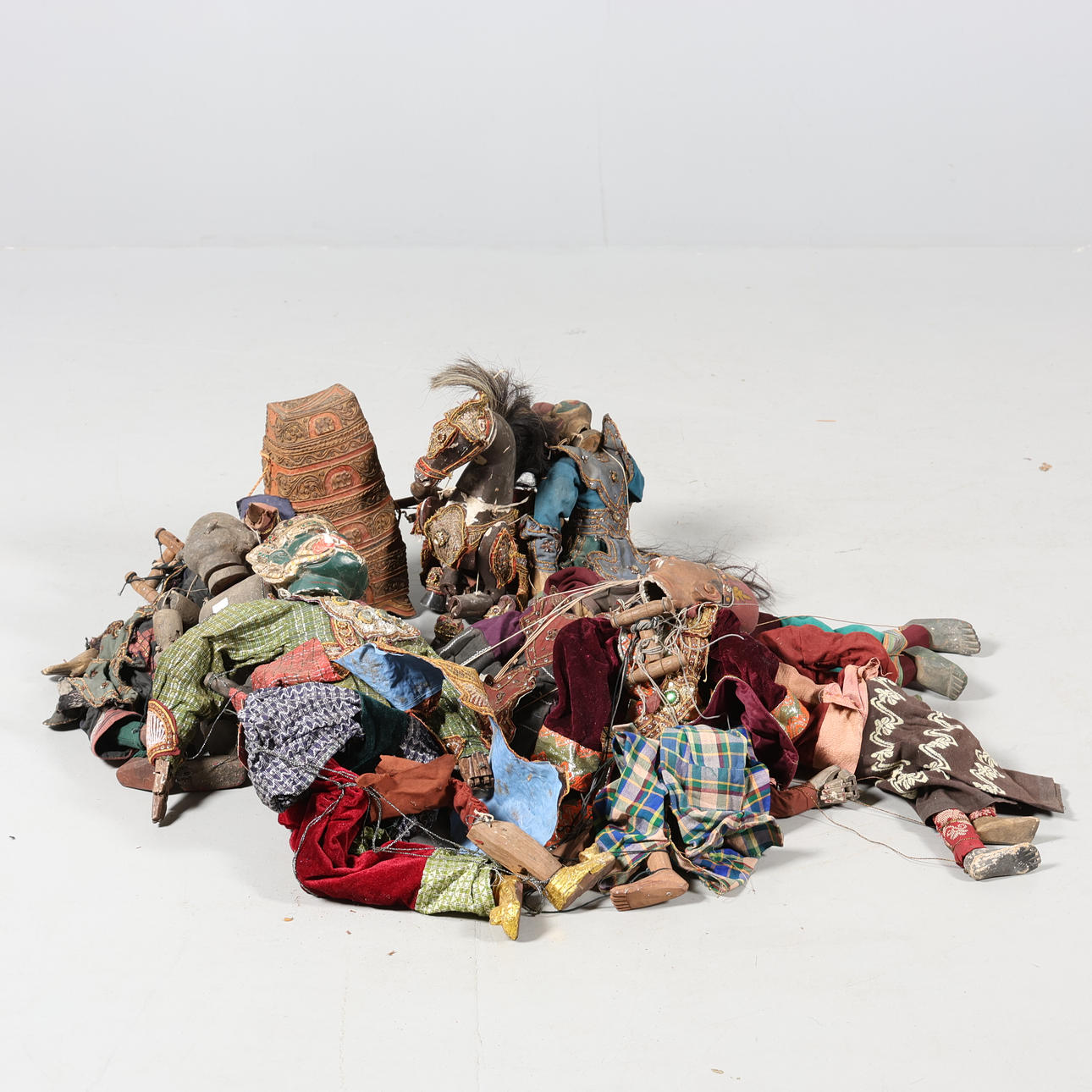 MARIONETTDOCKOR samt tillbehör, 11 delar.