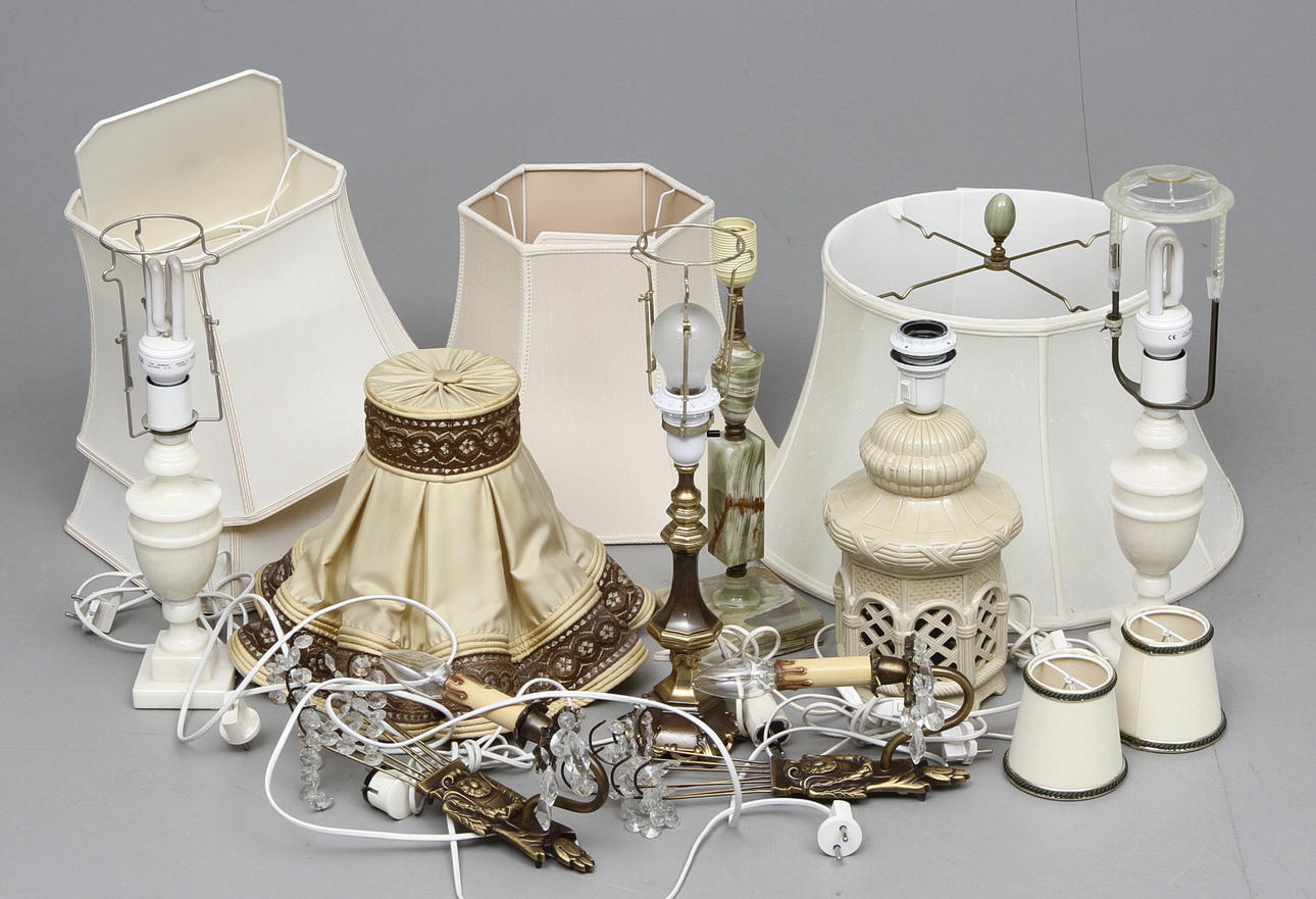 BELYSNINGSFÖREMÅL, 7 delar, porslin, metall, onyx och alabaster.