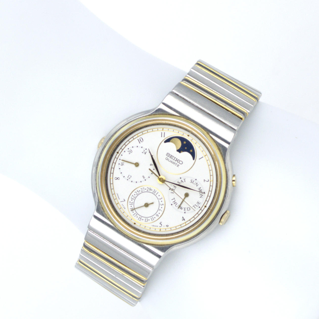 A 1970 SEIKO 'Moonface', 7F39-6000, steel quarts. Clocks & Watches