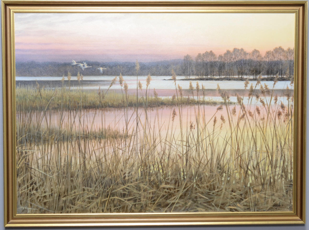 LENNART FRISK. Sträckande svanar i kvällssol.