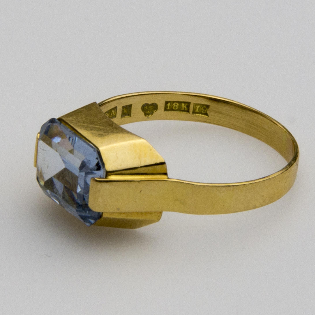 RING, 18K guld med akvamarin.
