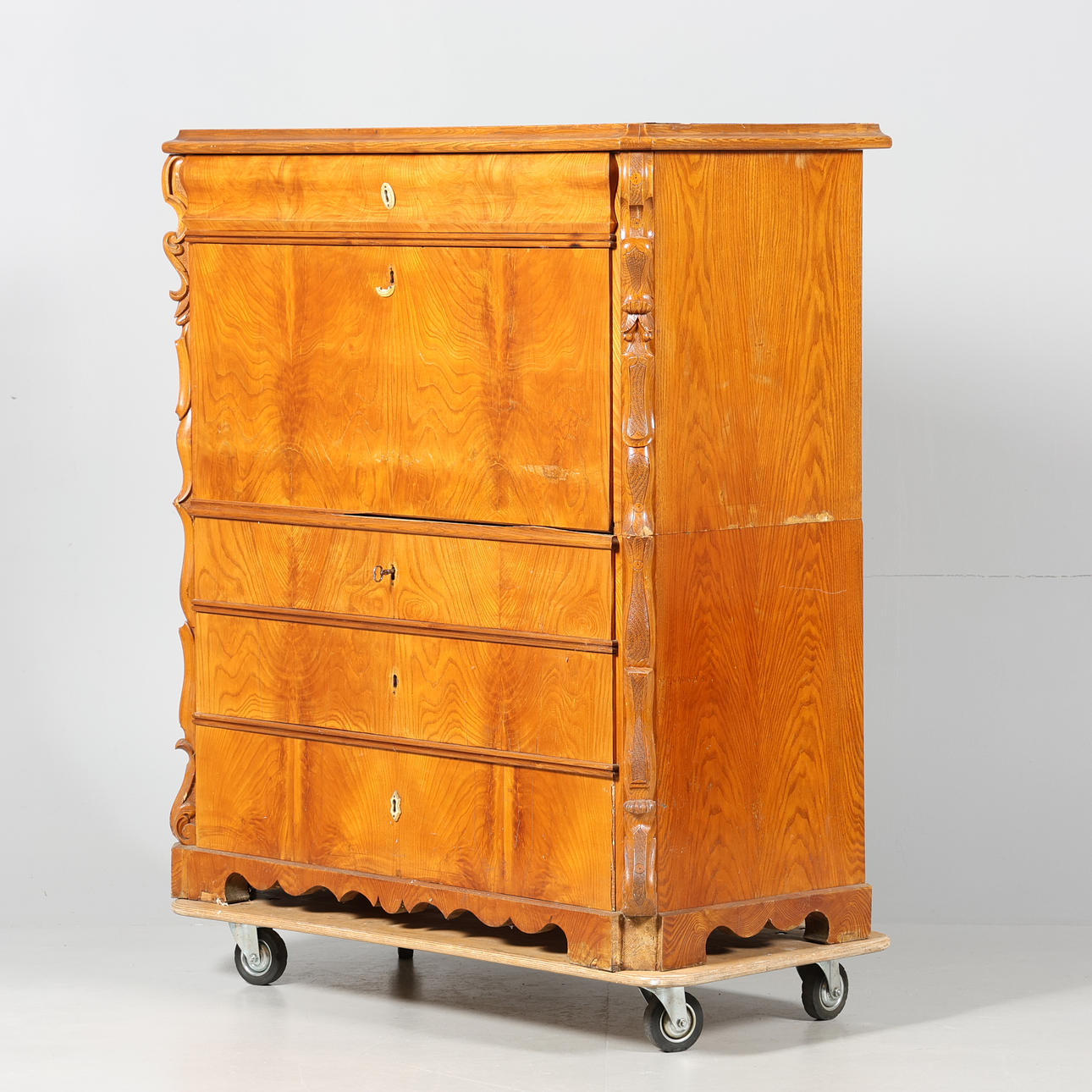 CHIFFONJÉ, Almfaner, 1800-tal.