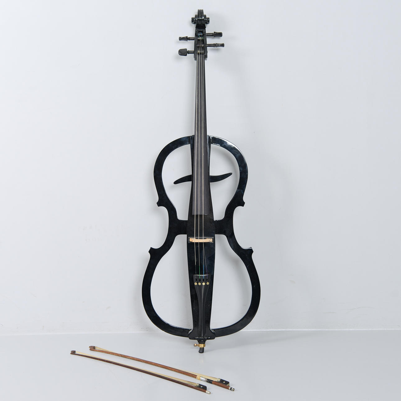 ELECTRIC CELLO, with string, 2000s. Collectables - Musical instruments ...