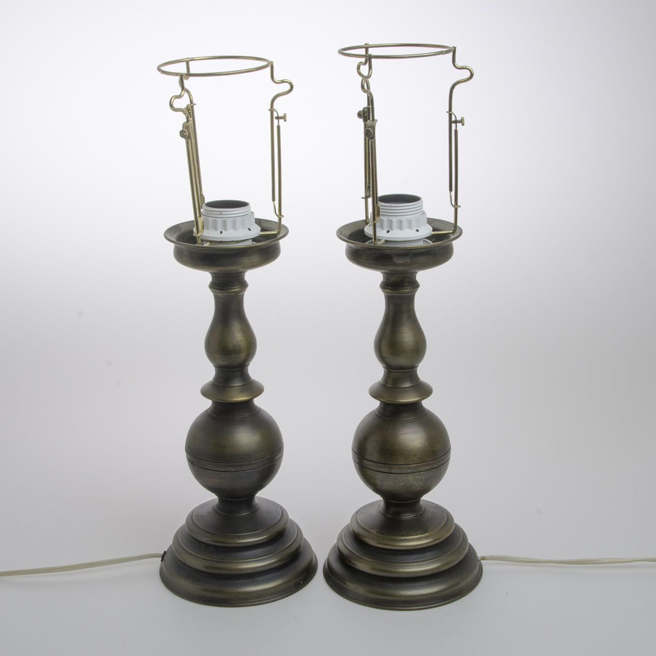 BORDSLAMPOR, 1 par, malm, sent 1900-talets andra hälft.