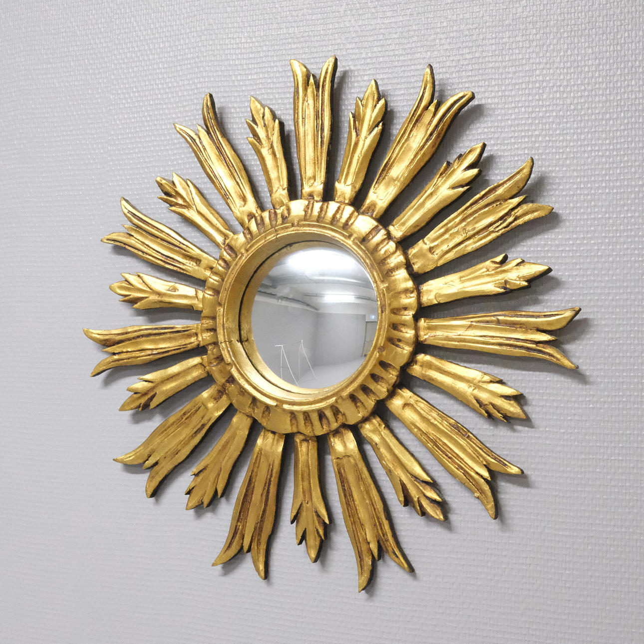 ESPEJO EN FORMA DE SOL.