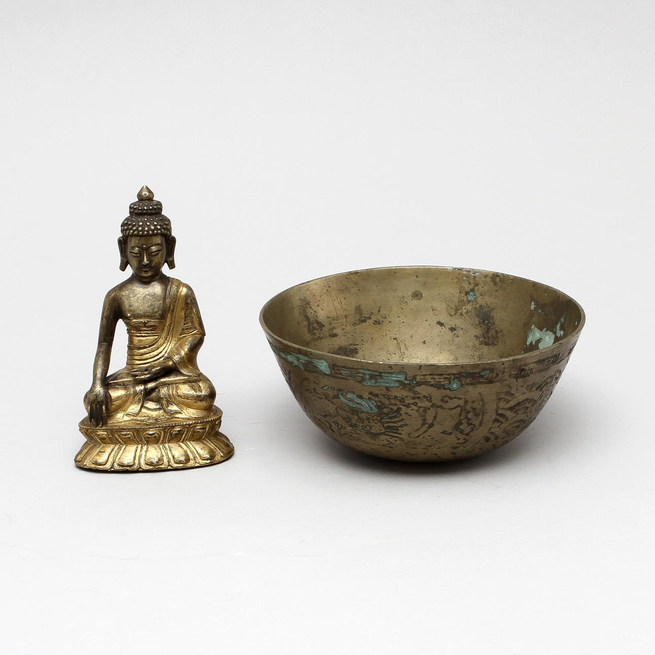 SKÅL samt BUDDHAFIGUR, brons, Kina, 1900-talets första hälft.