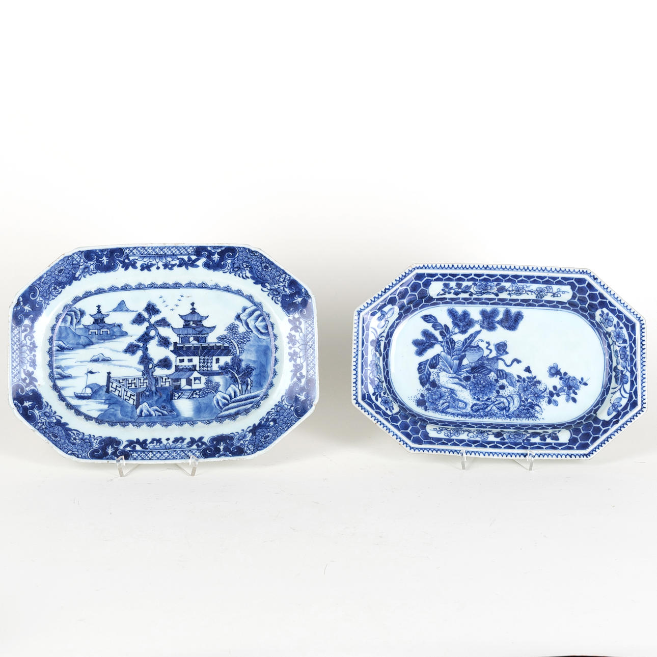 Two blue and white plates, China, 18. Jh. (2).