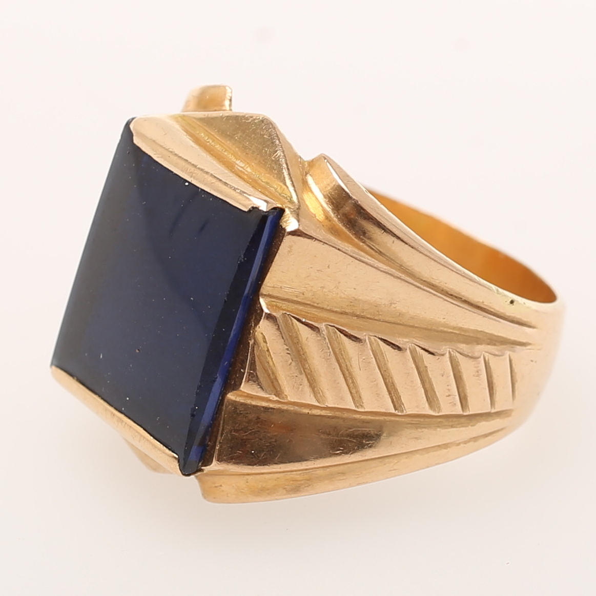 RING med sten, 18k guld.