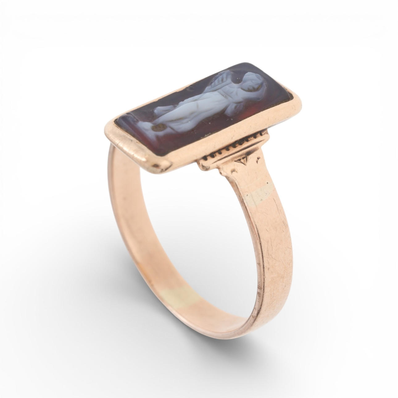 Ring with carnelian cameo, late 19th Century.