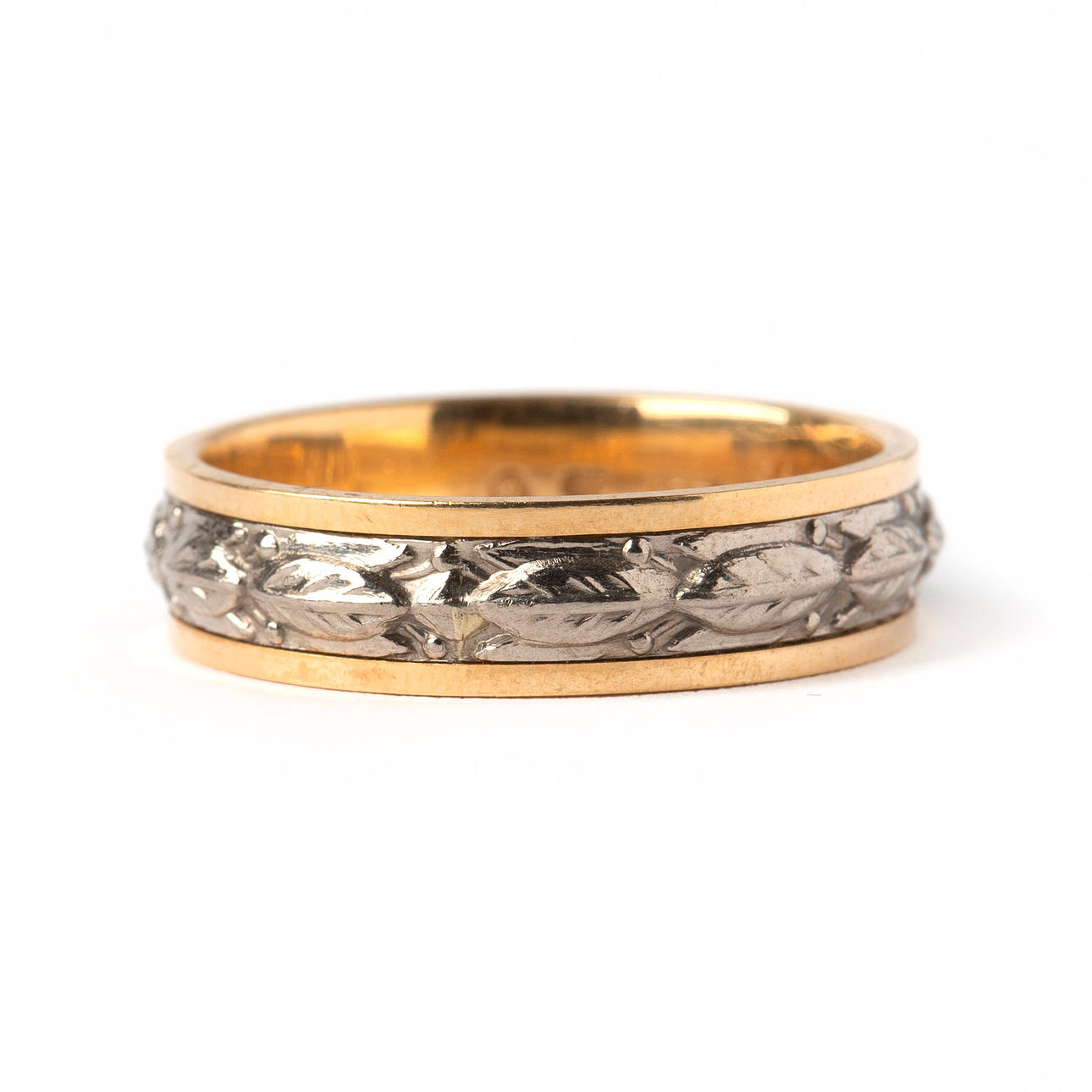 ENGINEER'S RING, 18K gold, cat's foot stamped. Jewellery & Gemstones ...